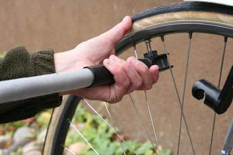 Encher pneu de bicicleta